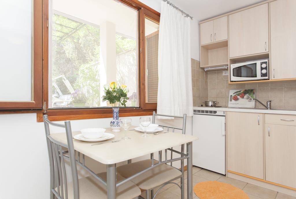 Apartments Kump ロヴィニ エクステリア 写真