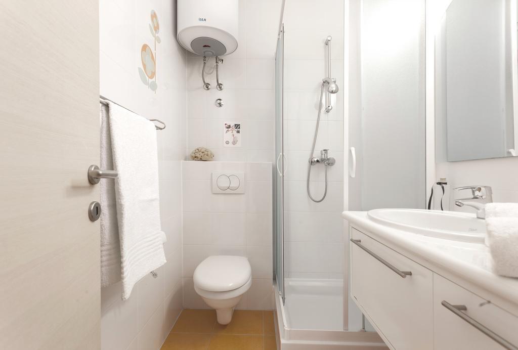 Apartments Kump ロヴィニ エクステリア 写真