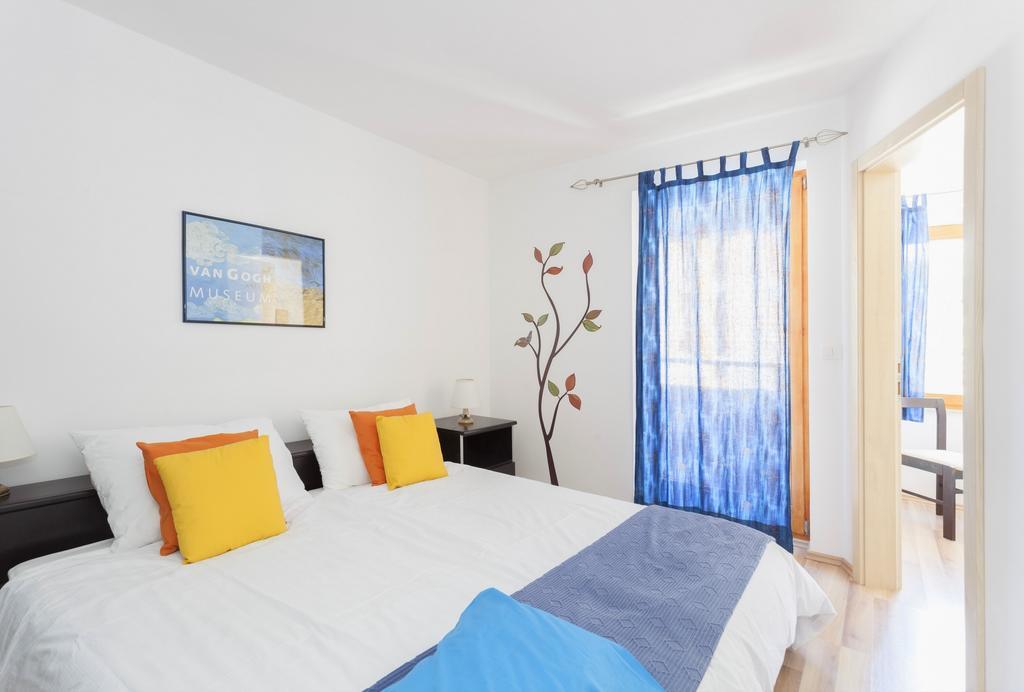 Apartments Kump ロヴィニ エクステリア 写真