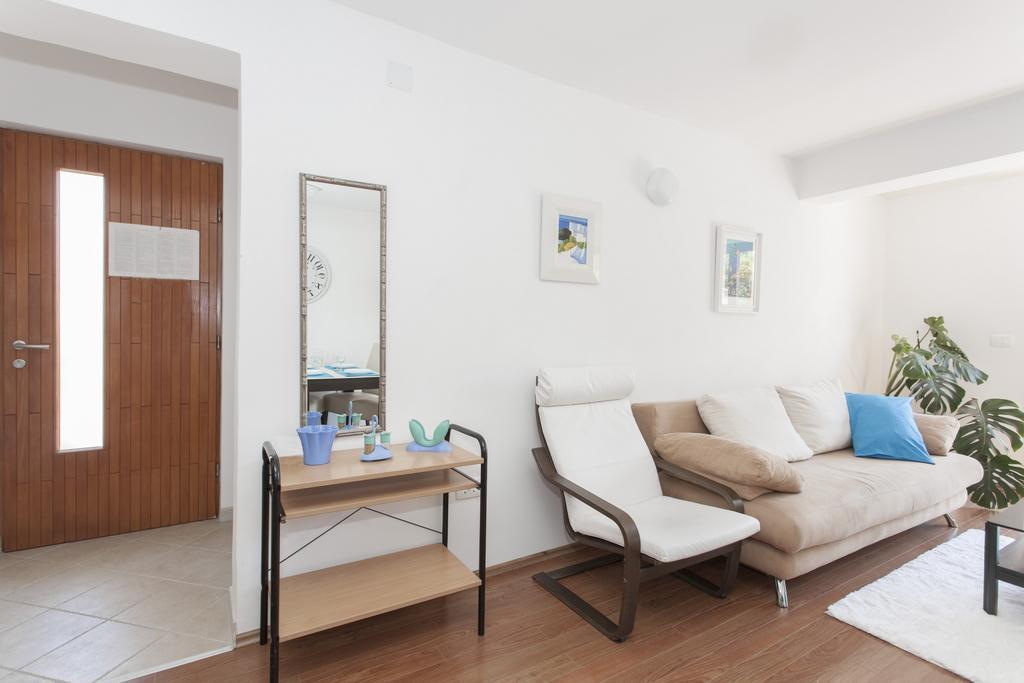 Apartments Kump ロヴィニ エクステリア 写真