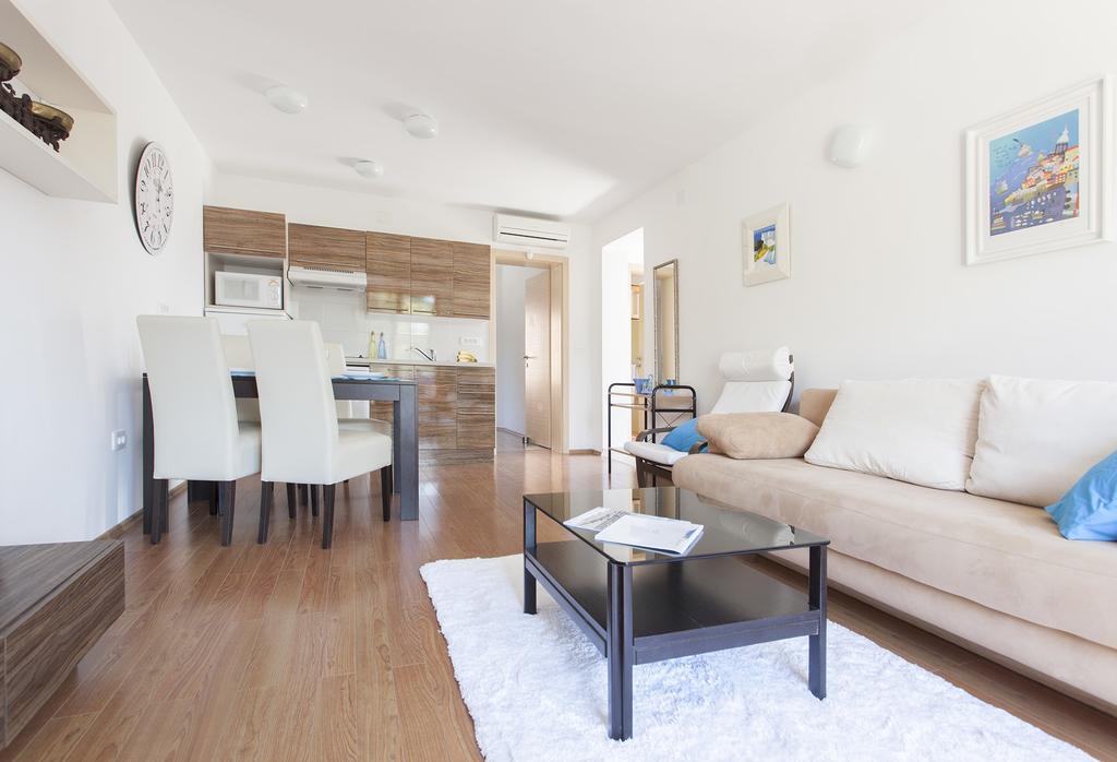 Apartments Kump ロヴィニ エクステリア 写真