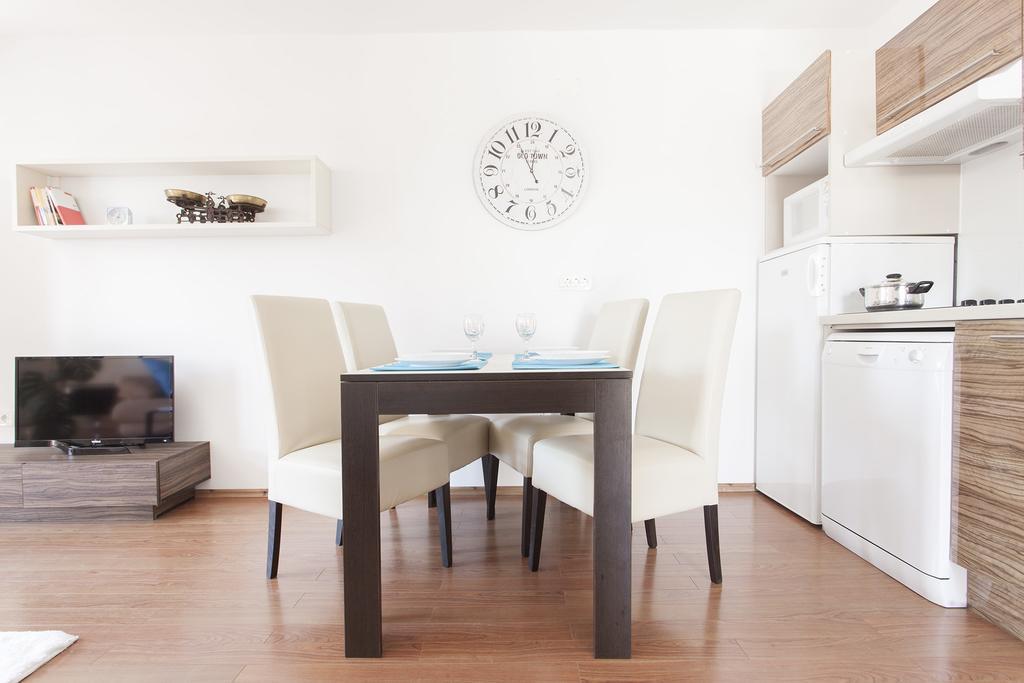 Apartments Kump ロヴィニ エクステリア 写真
