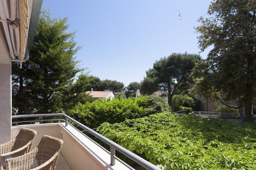 Apartments Kump ロヴィニ エクステリア 写真